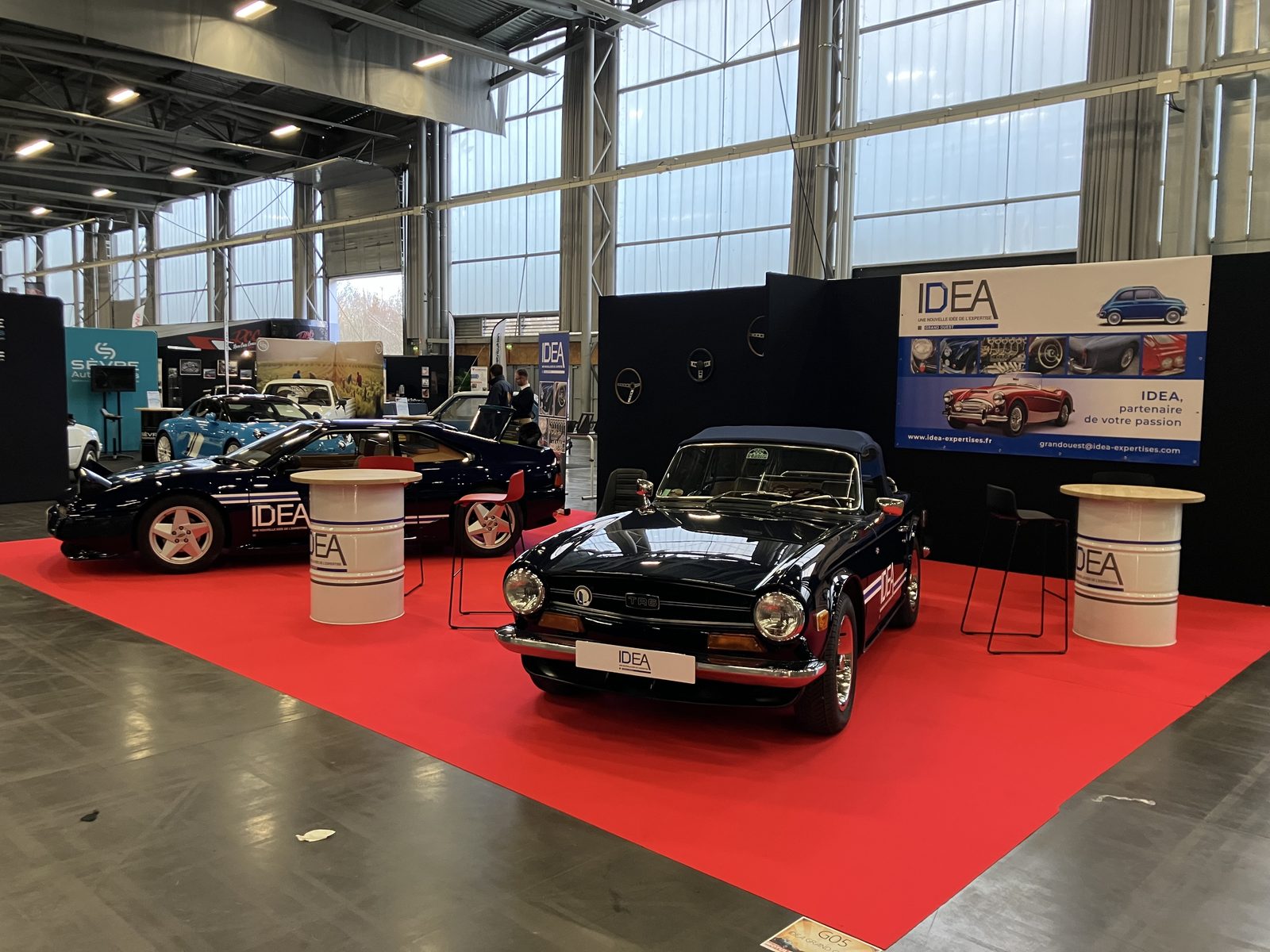 Stand IDEA - Triumph TR6 et coupé